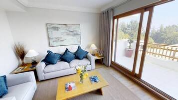 Familien-Suite, Balkon, Gartenblick | Wohnbereich