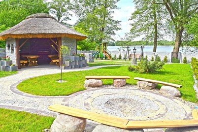 Holiday Home With a Garden, Right by the Lake