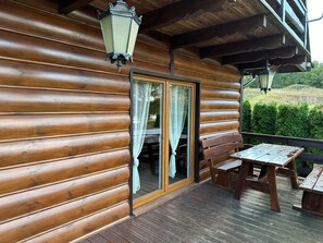 House | Balcony - Holiday Home With a Garden, Right by the Lake (Lubrza)