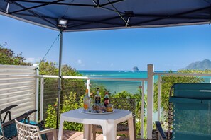 Outdoor dining - 40m² air-conditioned house facing the sea and 500m from the beach (Sainte-Luce)