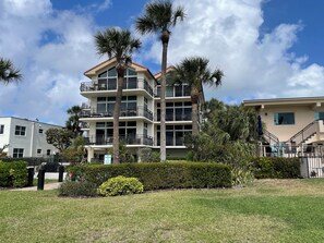 A multi-story hotel with balconies, palm trees, and a well-maintained lawn. - Spectacular 3BR Condo - Great views of the inlet & ocean in Palm Beach Shores (Palm Beach Shores)