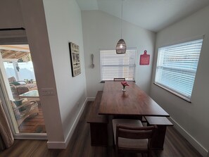 Dining - 3-bedroom house relaxed retreat at Mellow Yellow in Stuart (Stuart)