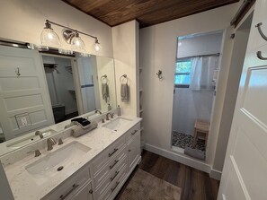Bathroom - 3-bedroom house relaxed retreat at Mellow Yellow in Stuart (Stuart)
