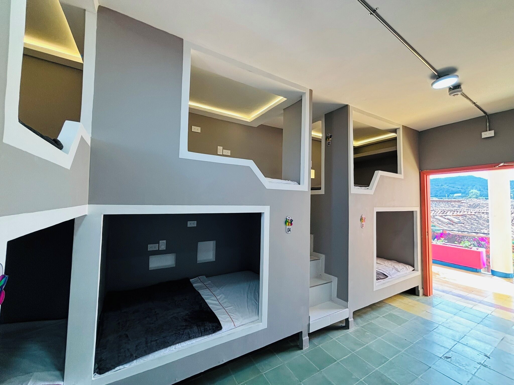 Phòng tập thể Economy, quang cảnh sân vườn