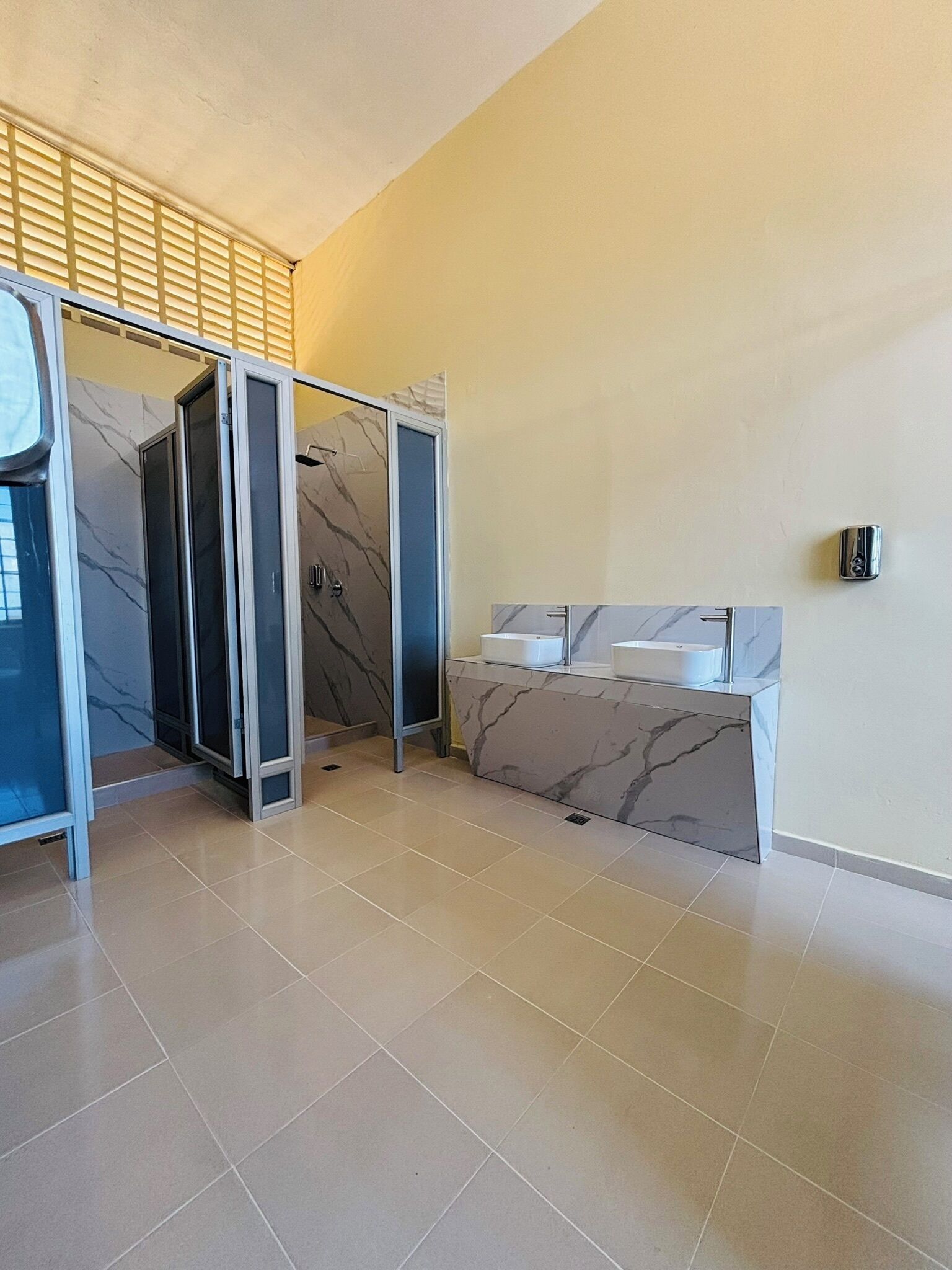 Dormitório compartilhado econômico, vista para o pátio | Banheiro