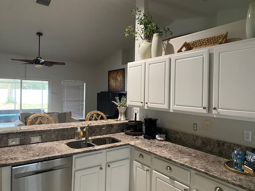 3-bedroom house in pleasant Palm Coast with cool AC