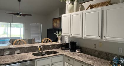 3-bedroom house in pleasant Palm Coast with cool AC