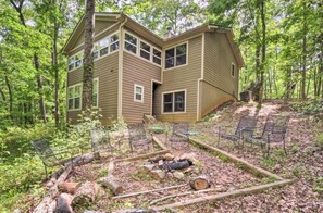 Exterior - Highline 4 bdrm Cabin! Pool Table! No Service Fee! (Clarkesville)