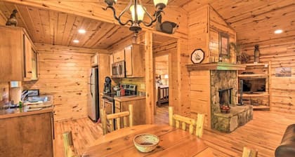 Highline 4 bdrm Cabin! Pool Table! Near Helen!
