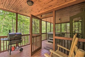 Terrace/patio - Hot Tub, Firepit, Minutes to Helen (Clarkesville)