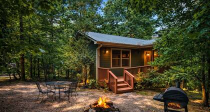 New! Mtn Laurel 6/5! Pool Table & Close to Helen!