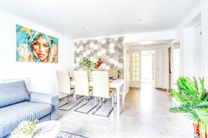 Interior - Cozy ground-floor villa flat* Paris, ExpoPark, CDG (Aulnay-sous-Bois)