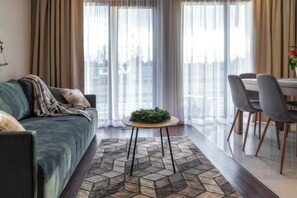 Chalet, 2 Bedrooms, Garden View | Living area - PRZY TERMACH - Pokoje Apartamenty Domki (Szaflary)