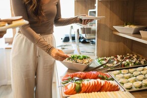 Bao gồm bữa sáng buffet hàng ngày