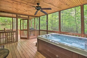 Terrace/patio - Hot Tub! Close to Helen, Hiking & Wineries! (Clarkesville)