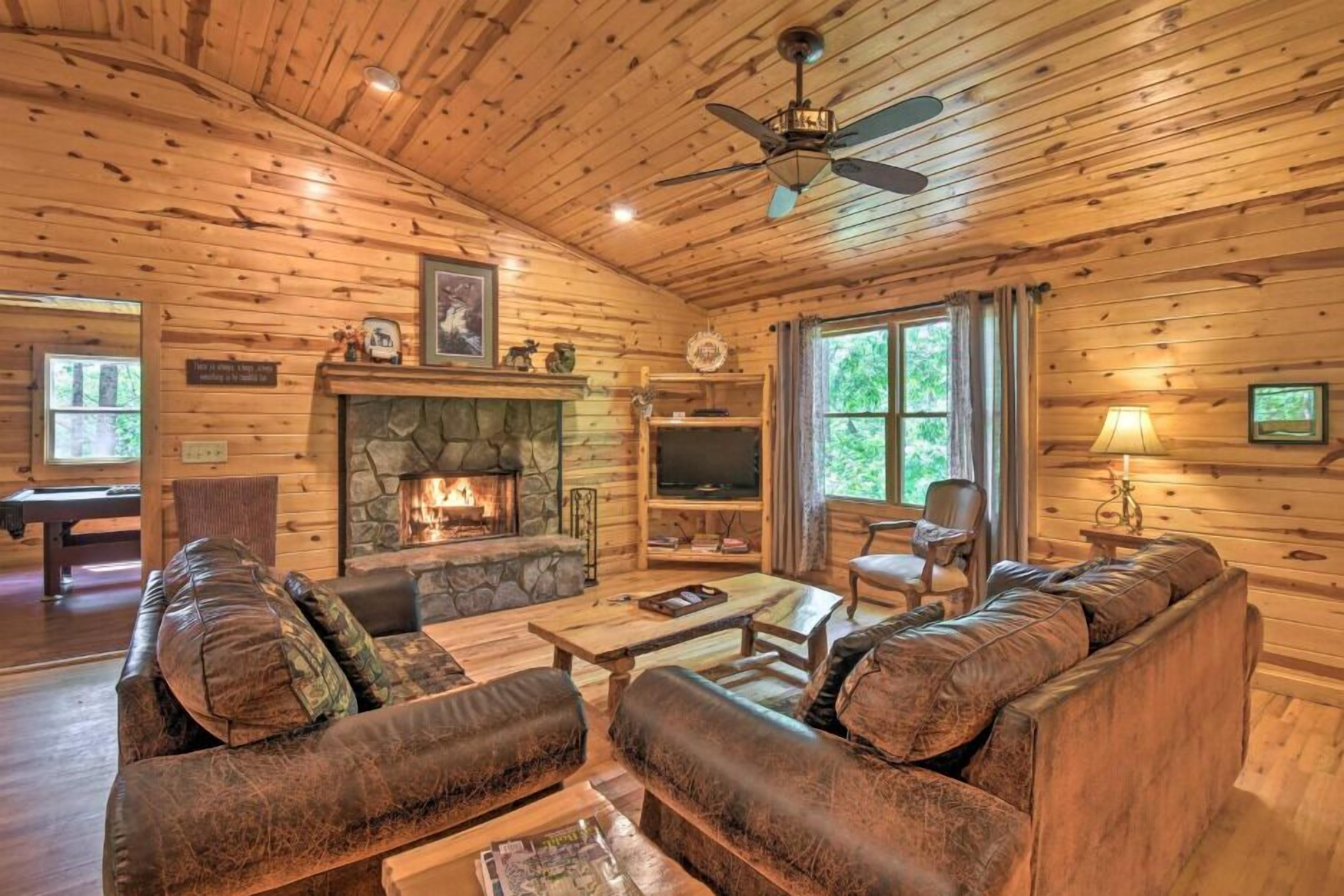 Smart TV, fireplace