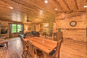 Interior - 6/5 Valley View! Close to Helen! No Service Fee! (Clarkesville)