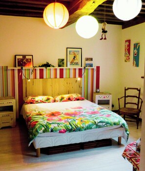 5 bedrooms, iron/ironing board, free WiFi, bed sheets