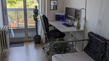 2 bedrooms, desk, iron/ironing board, free WiFi