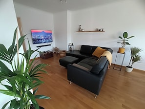 Living area - Stylishl apartment with AC and sweeping views over historic Leuven (Leuven)