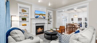 Mega Hot Tub - Fire Pit - Play Room - Sleeps 12