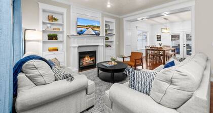 Mega Hot Tub - Fire Pit - Play Room - Sleeps 12