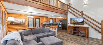 Dreamy Mountain Escape - Game Rm - Hot Tub - Grill