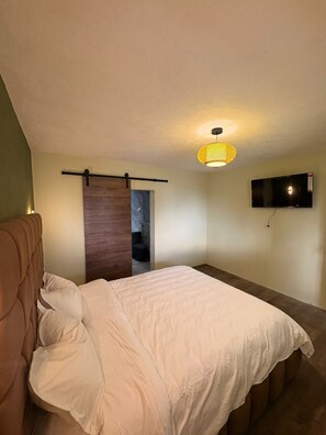 Desk, laptop workspace, blackout curtains, iron/ironing board - Naab Apart Complex (Panajachel)