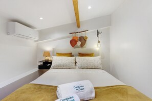 1 bedroom, iron/ironing board, WiFi, bed sheets - Holiday Home 'Cantinho Da Lapa' with Private Terrace, Wi-Fi and Air Conditioning (Porto)