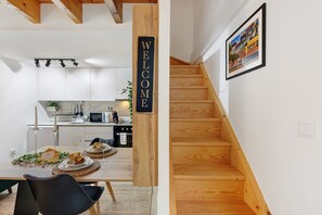 Dining - Holiday Home 'Cantinho Da Lapa' with Private Terrace, Wi-Fi and Air Conditioning (Porto)
