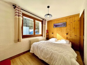 2 bedrooms, iron/ironing board, WiFi - Mont Blanc view and hiking trails in Combloux (Combloux)