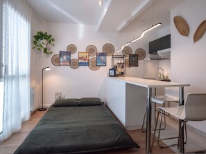 Room - Bright modern view near Metro and Park (Oullins-Pierre-Bénite)