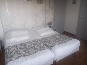Room - Guest Room "Ferme Des 4 Vents - Sirocco" with Sea View and Wi-Fi (Audinghen)