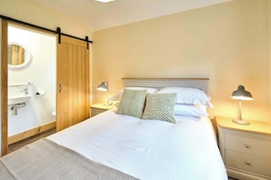 4 bedrooms, iron/ironing board, bed sheets