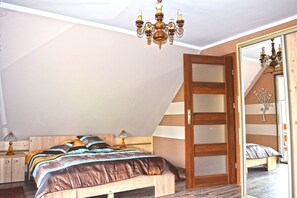 House - Large House With Private Garden, Right on the Lake (Lubrza)