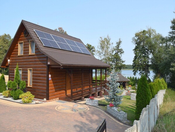 House | Exterior - Large House With Private Garden, Right on the Lake (Lubrza)