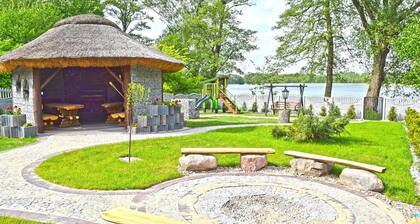 Large House With Private Garden, Right on the Lake