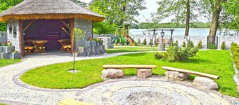 Large House With Private Garden, Right on the Lake