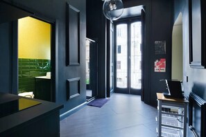 Interior - Ammos Suite – Business Room with Balcony, Wi-Fi and Air Conditioning (Castellammare di Stabia)