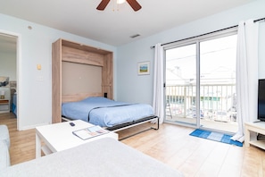 1 slaapkamer, een bureau, een strijkplank/strijkijzer, wifi