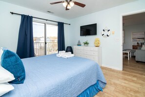 1 bedroom, desk, iron/ironing board, WiFi - Coastal | Private Balcony | 1 BR | Sleeps 4 (Dewey Beach)