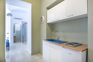 Private kitchen - Ammos Suite - Garden Room with Private Terrace, Wi-Fi, and Air Conditioning (Castellammare di Stabia)