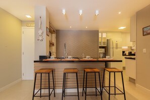 Dining - Apartment with Air Next to the Beach and Subway (Rio de Janeiro)
