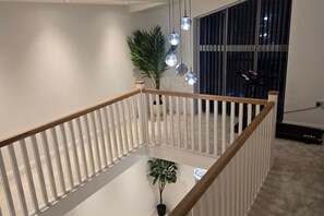 Interior - 8 Bedroom House Sleeps 20 - Private Garden (Wolverhampton)