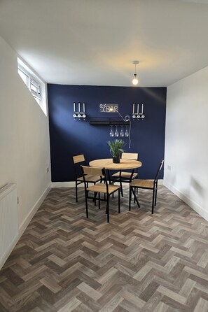 Dining - 8 Bedroom House Sleeps 20 - Private Garden (Wolverhampton)