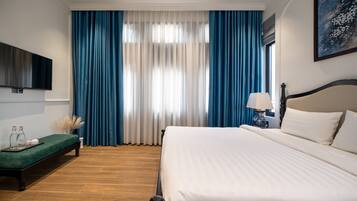 Suite, Balcony, City View