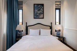Blackout curtains, soundproofing, iron/ironing board, free WiFi - An Dinh La Maison by Teky House (Thuan Hoa)