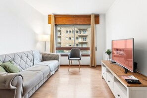 TV - GuestReady - Charming Porto Retreat (Porto)