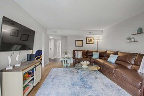 Smart TV, offices - 1003 Harbour Master Villas (Hilton Head Island)