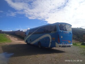 Quarto casal ou duplo básico, vista para a colina